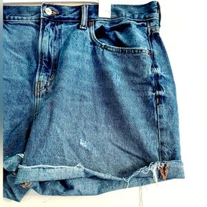 Old Navy Classic 5” Distressed Denim Shorts